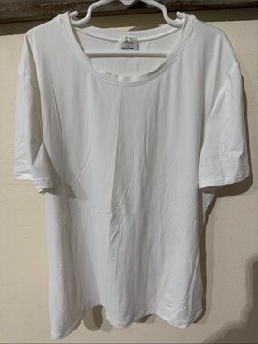 Wilfred by Aritzia White Short Sleeve Scoop Neck Tee